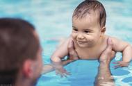 婴儿游泳的好处及最佳时间（这6大好处不请自来）