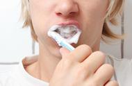 牙龈出血是什么原因引起的怎么治（大多与这5大因素有关）