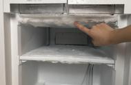 怎样能快速清除冰箱里霜（只用它放进去）