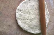 平底锅做半成品披萨简单做法（披萨的做法简易平底锅披萨的做法以及详细的披萨教程）