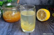 如何在家自制柠檬蜂蜜水（30年的老配方）