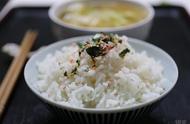 电饭锅红豆糯米饭的做法（米饭里面加点“料”）