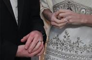 一般结婚戒指戴在哪个手上（结婚戒指戴哪个手指）