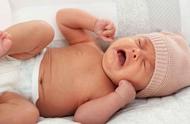 婴儿佝偻病的主要病因是什么（仅是因为缺钙）