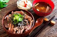 日本牛丼饭窍门（简单快速的日式牛排丼（盖饭））