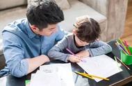 孩子在家写作业有必要家长陪吗（陪或者不陪可能影响之后学习）
