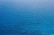 海水是什么颜色的用什么来形容海水涨潮（海水到底是什么颜色）