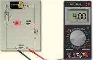 电子万用表怎么测量电压（万用表测量电压时的注意事项）